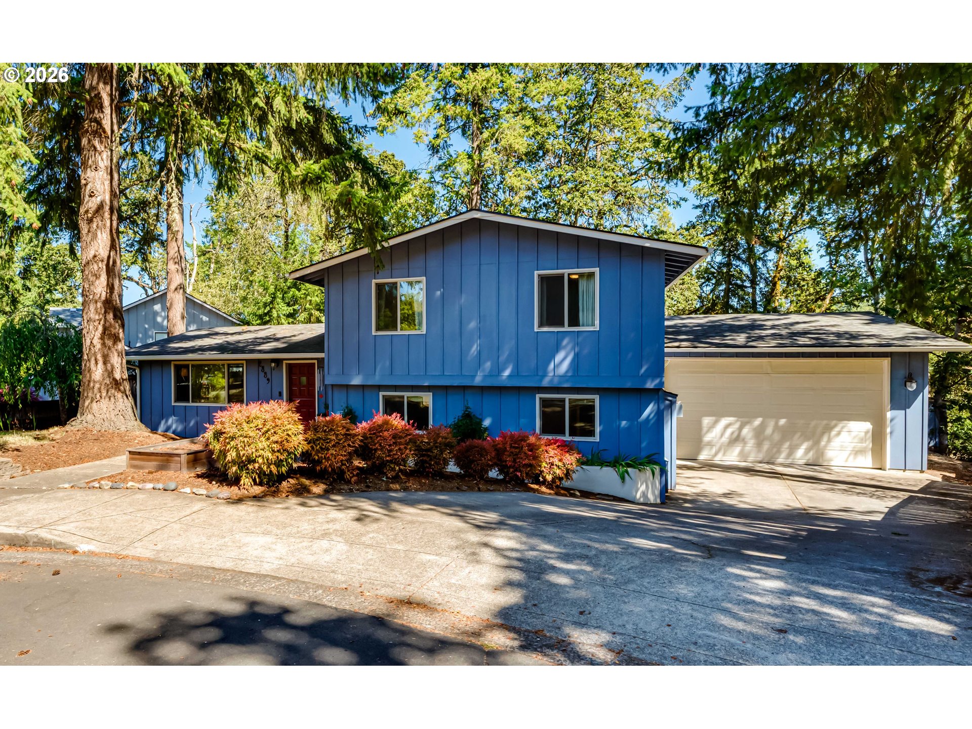 2889 TAYLOR ST Property Photo 1