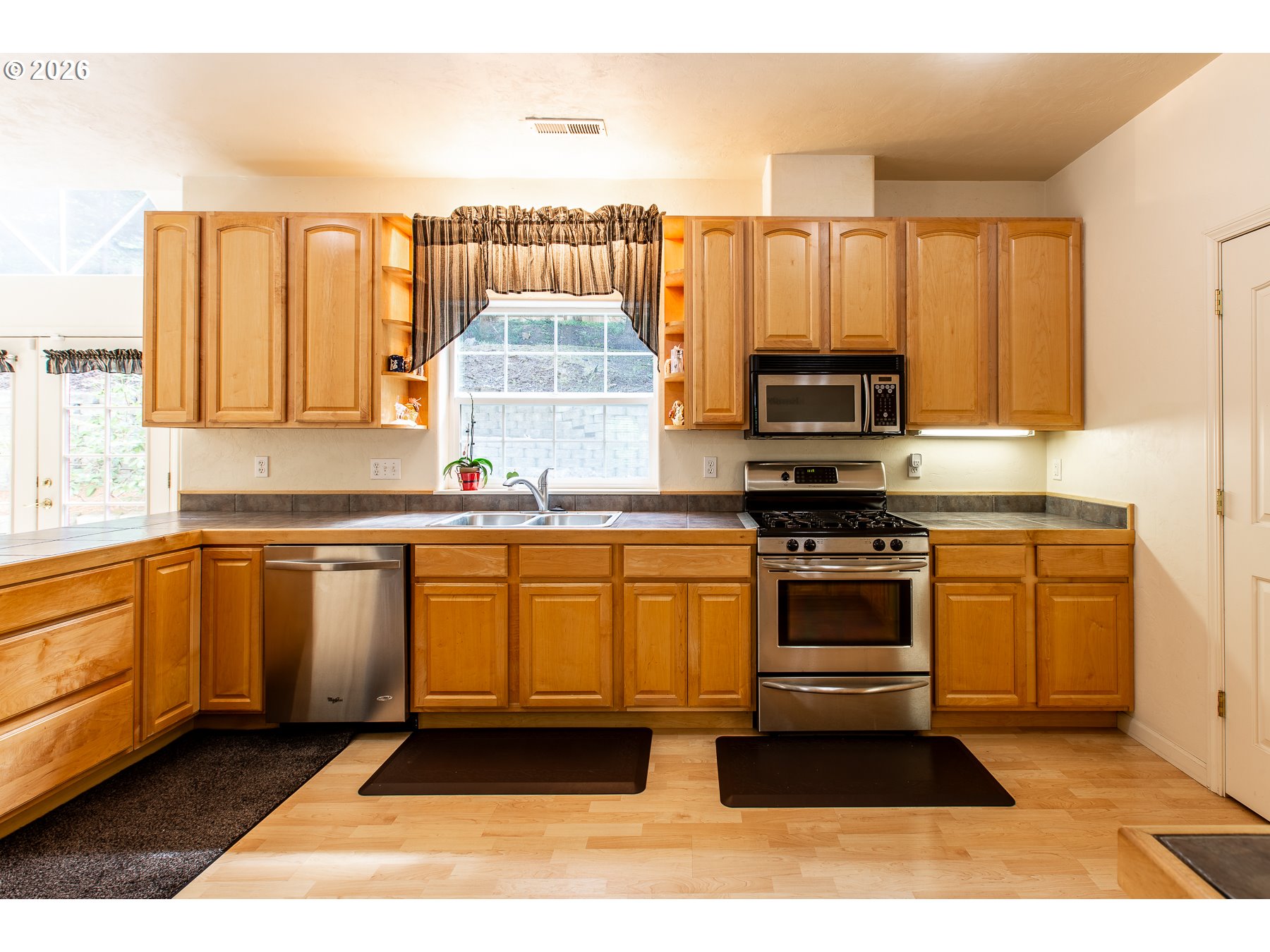 2737 Hallmark Ln Property Photo 11