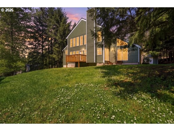 903 Ne Sunset Ct Property Photo 2