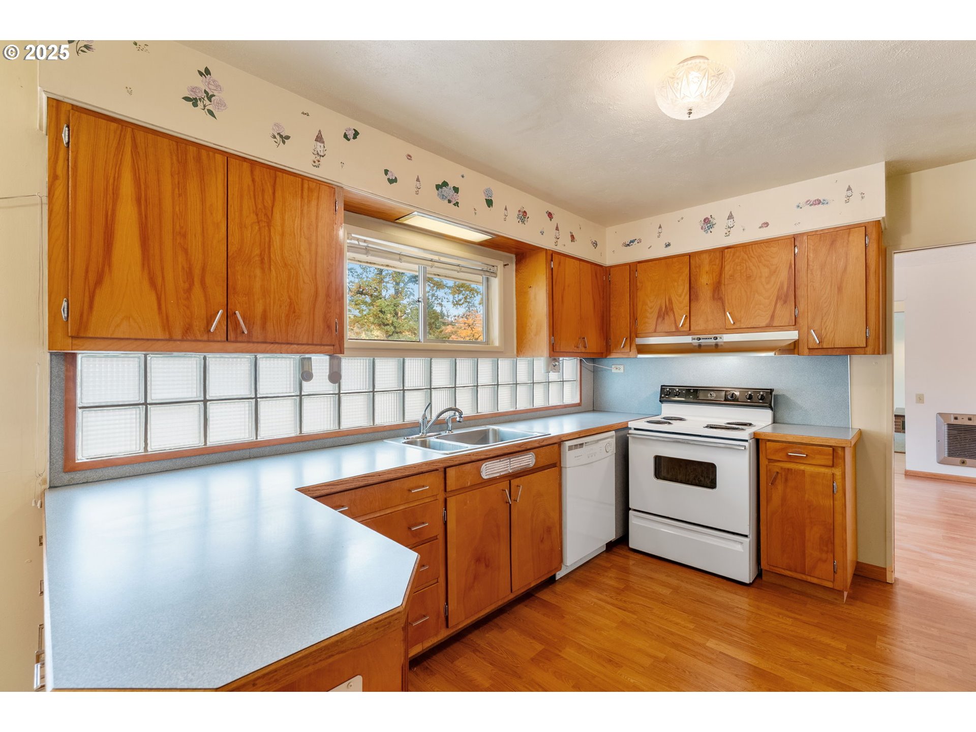 1412 N Main Ave Property Photo 13