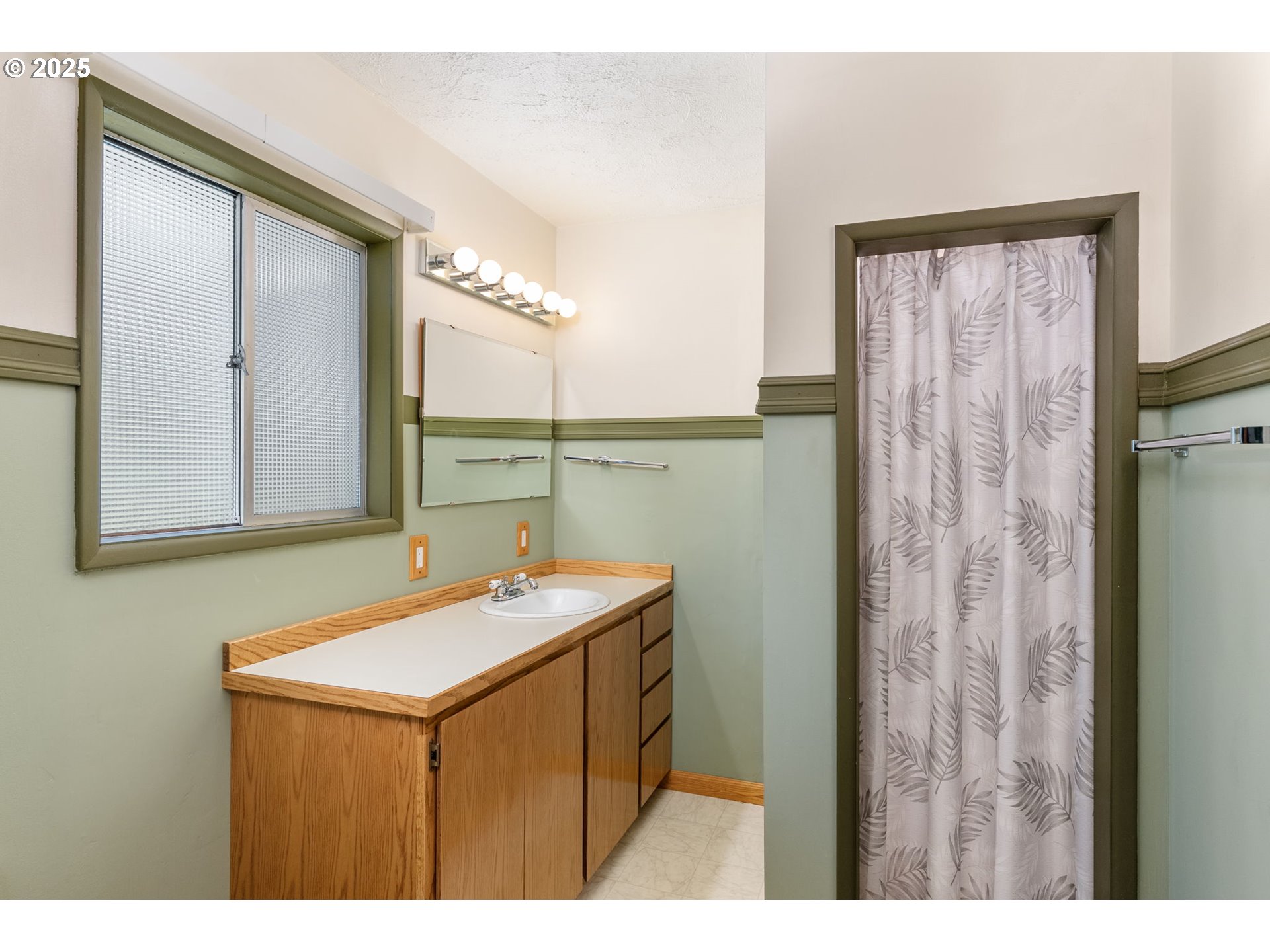 1412 N Main Ave Property Photo 18