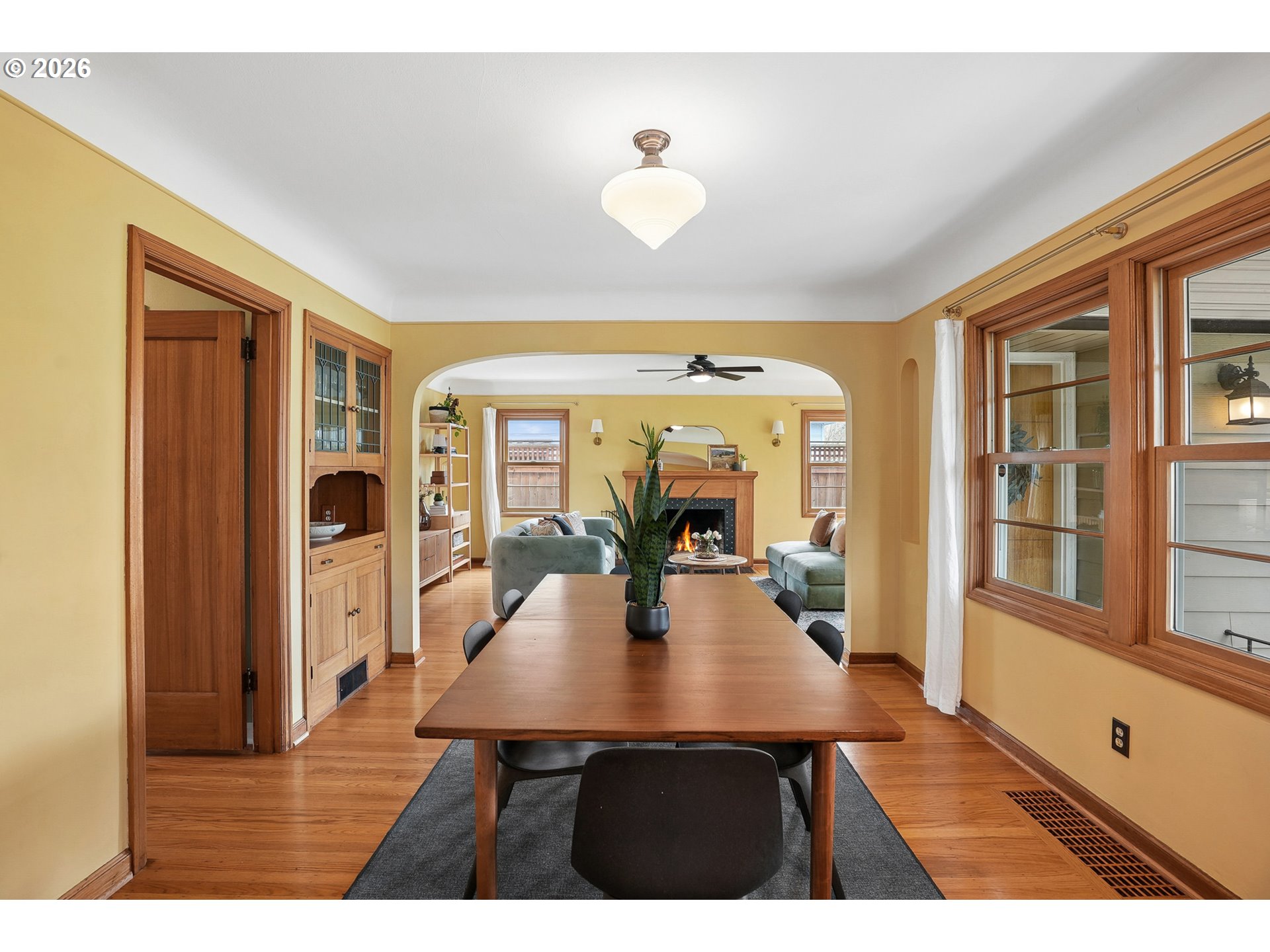 7436 N Seward Ave Property Photo 10