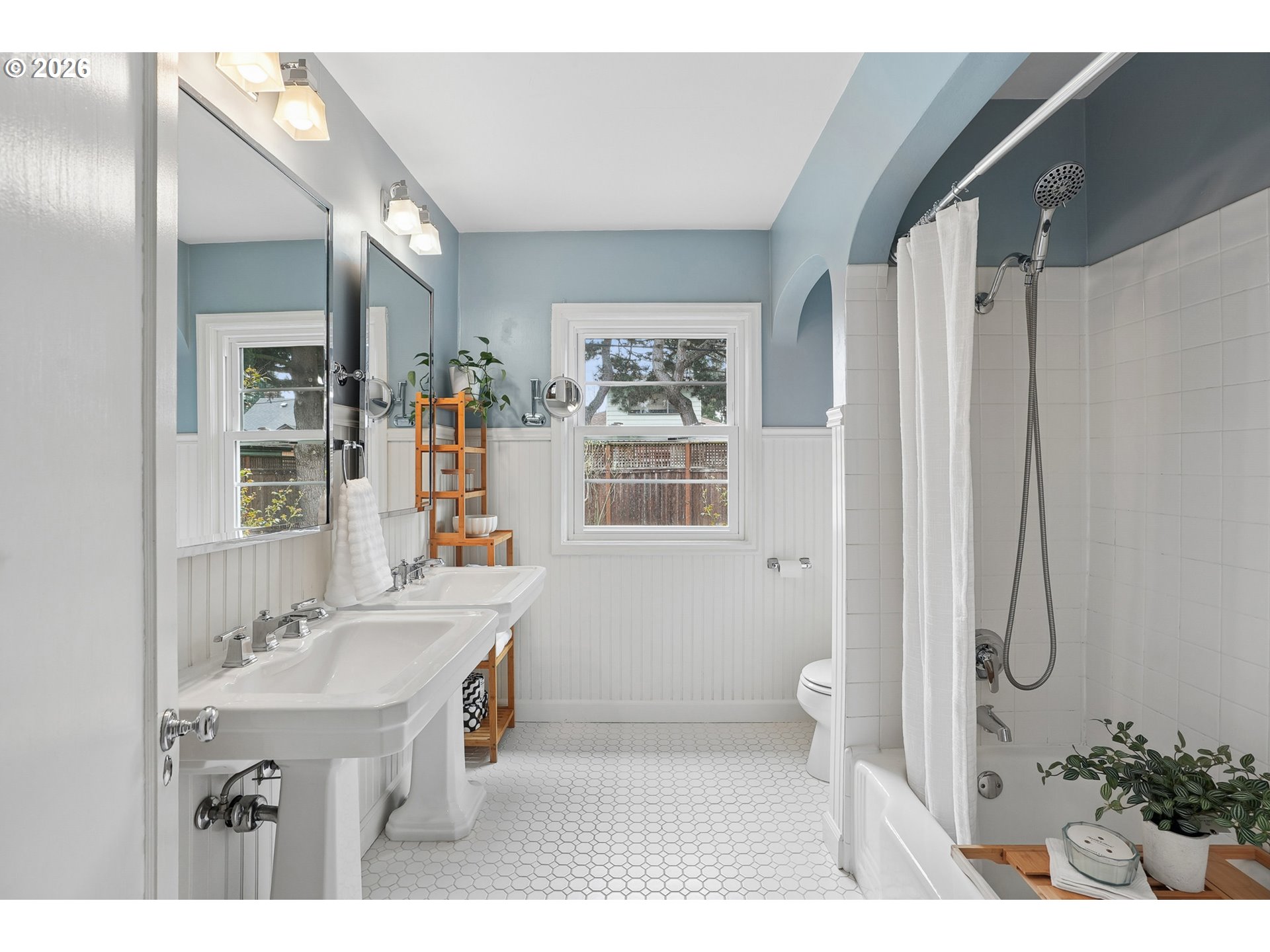 7436 N Seward Ave Property Photo 22