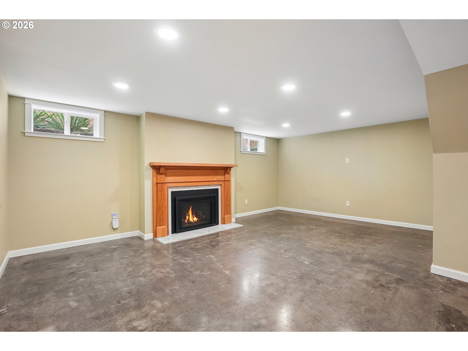 7436 N Seward Ave Property Photo 33