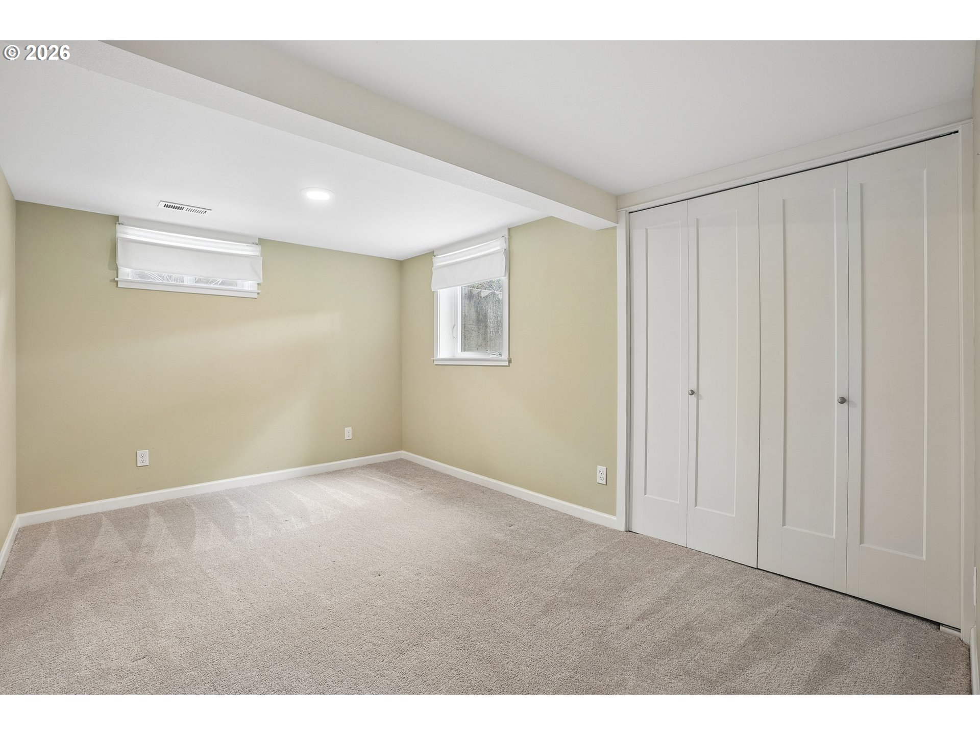 7436 N Seward Ave Property Photo 39