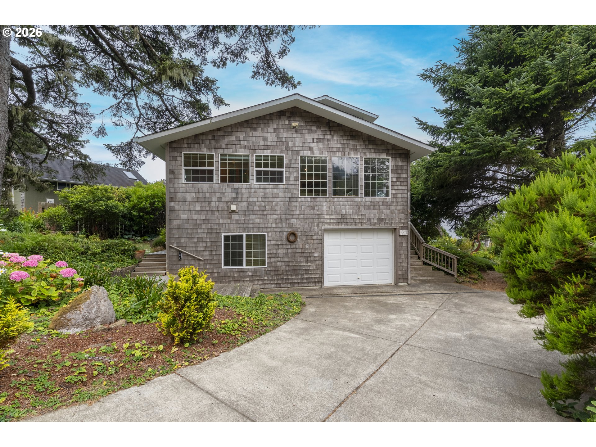 647 Pacific View Dr Property Photo 1