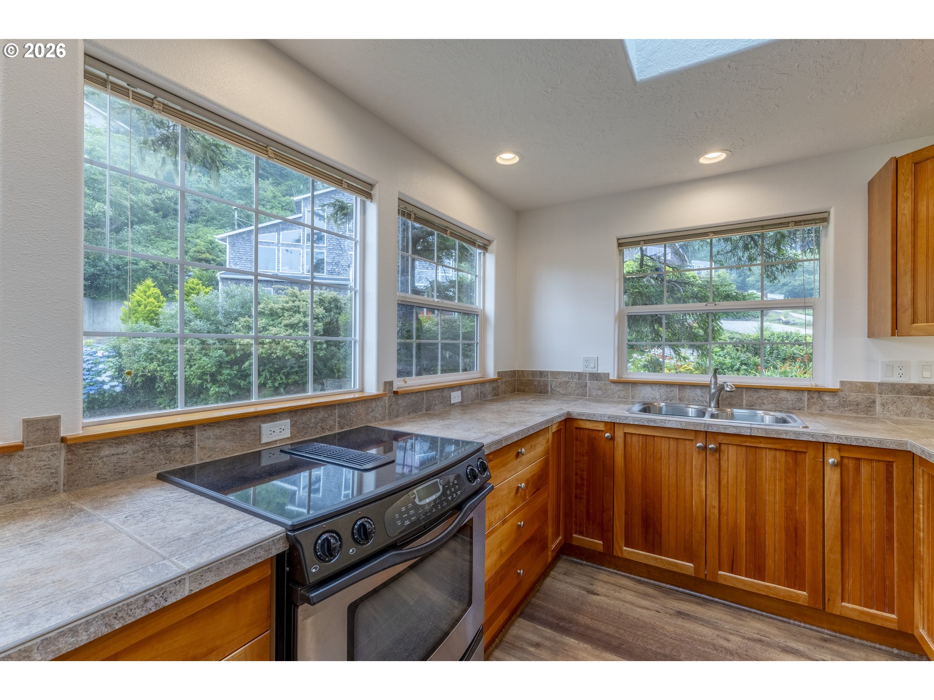 647 Pacific View Dr Property Photo 15