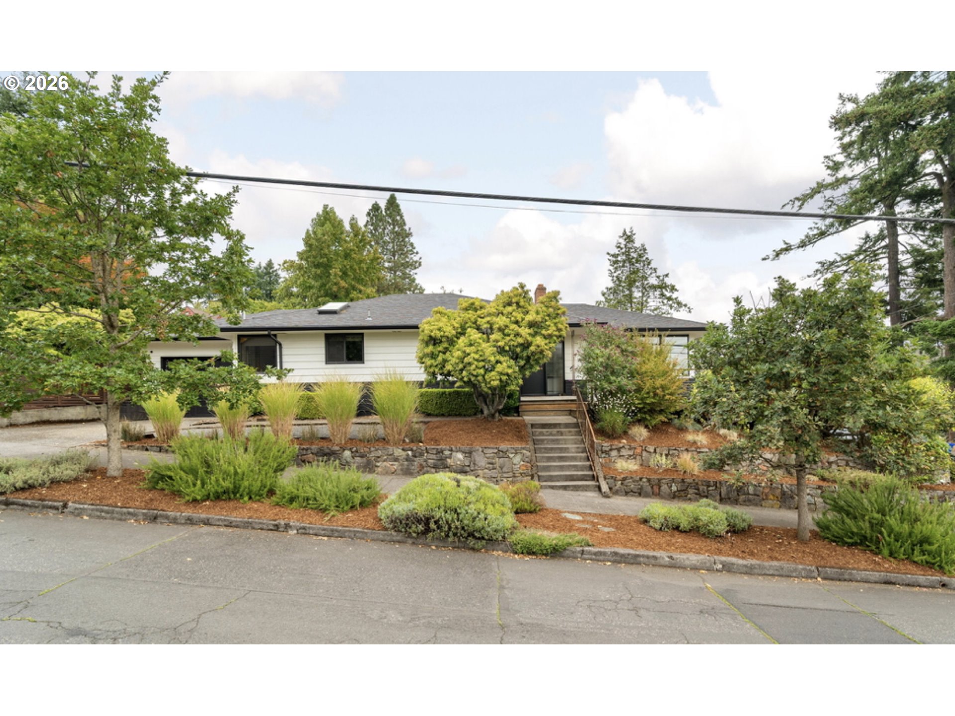 7033 Se Stark St Property Photo 1