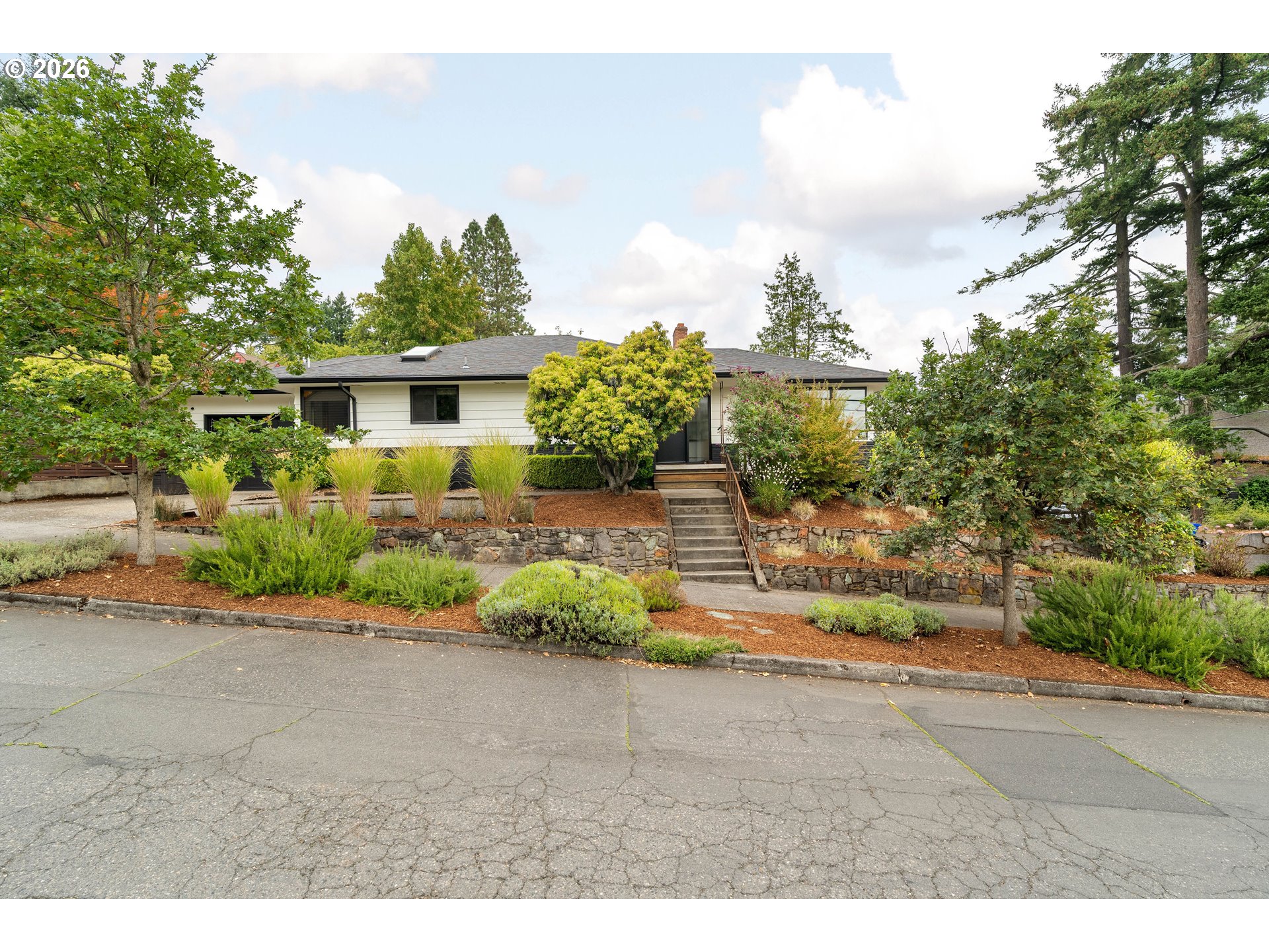 7033 Se Stark St Property Photo 1