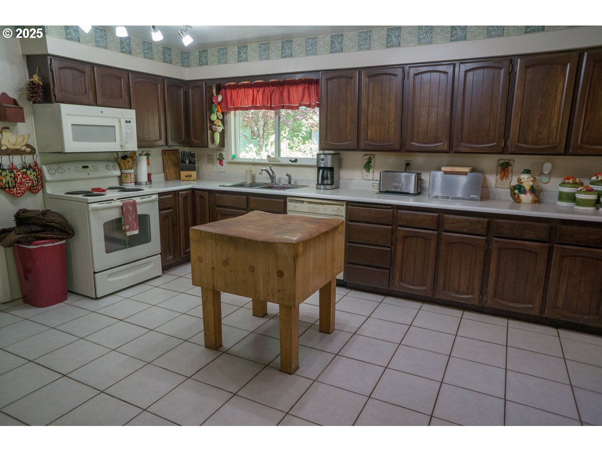 120 Ken Rose Ln Property Photo 6