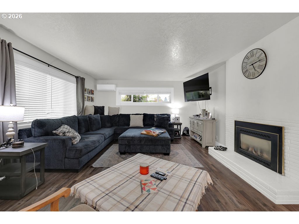 1215 Irving Rd Property Photo 4