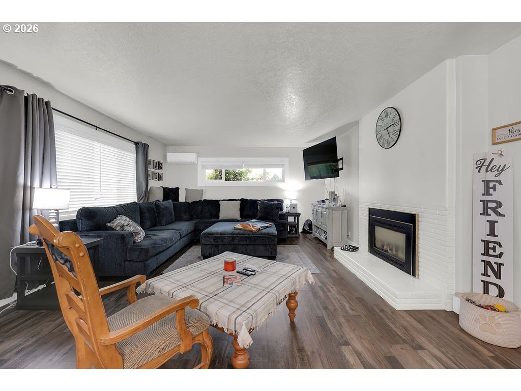 1215 Irving Rd Property Photo 5