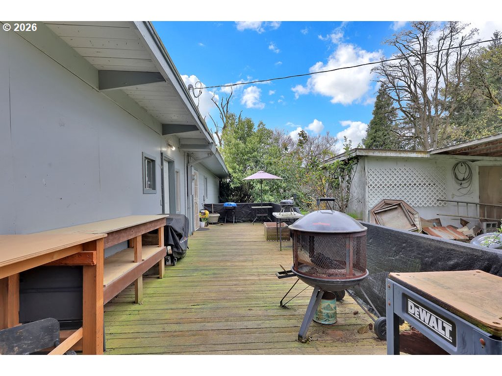 1215 Irving Rd Property Photo 32