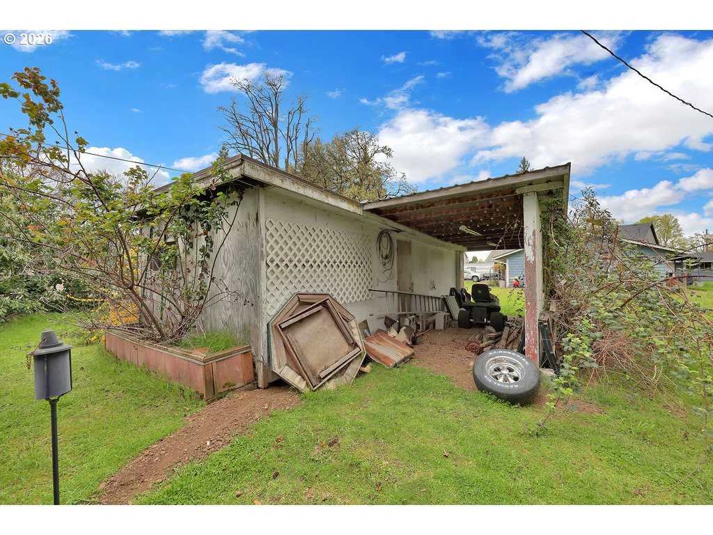 1215 Irving Rd Property Photo 39