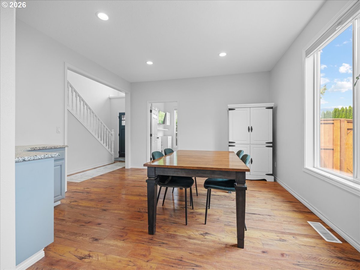 7366 Pineview St Ne Property Photo 9