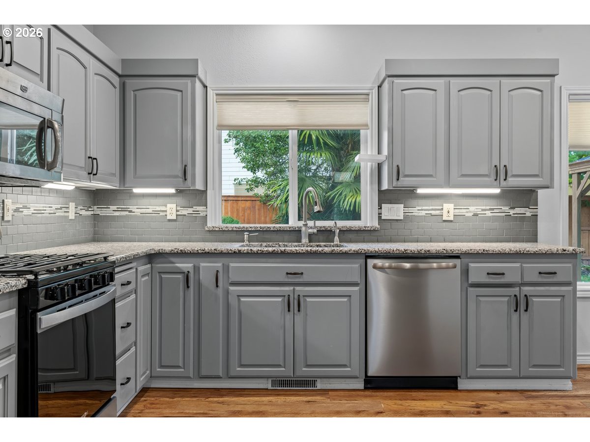 7366 Pineview St Ne Property Photo 10