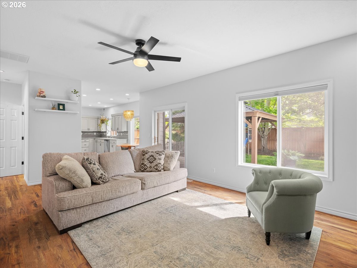 7366 Pineview St Ne Property Photo 17