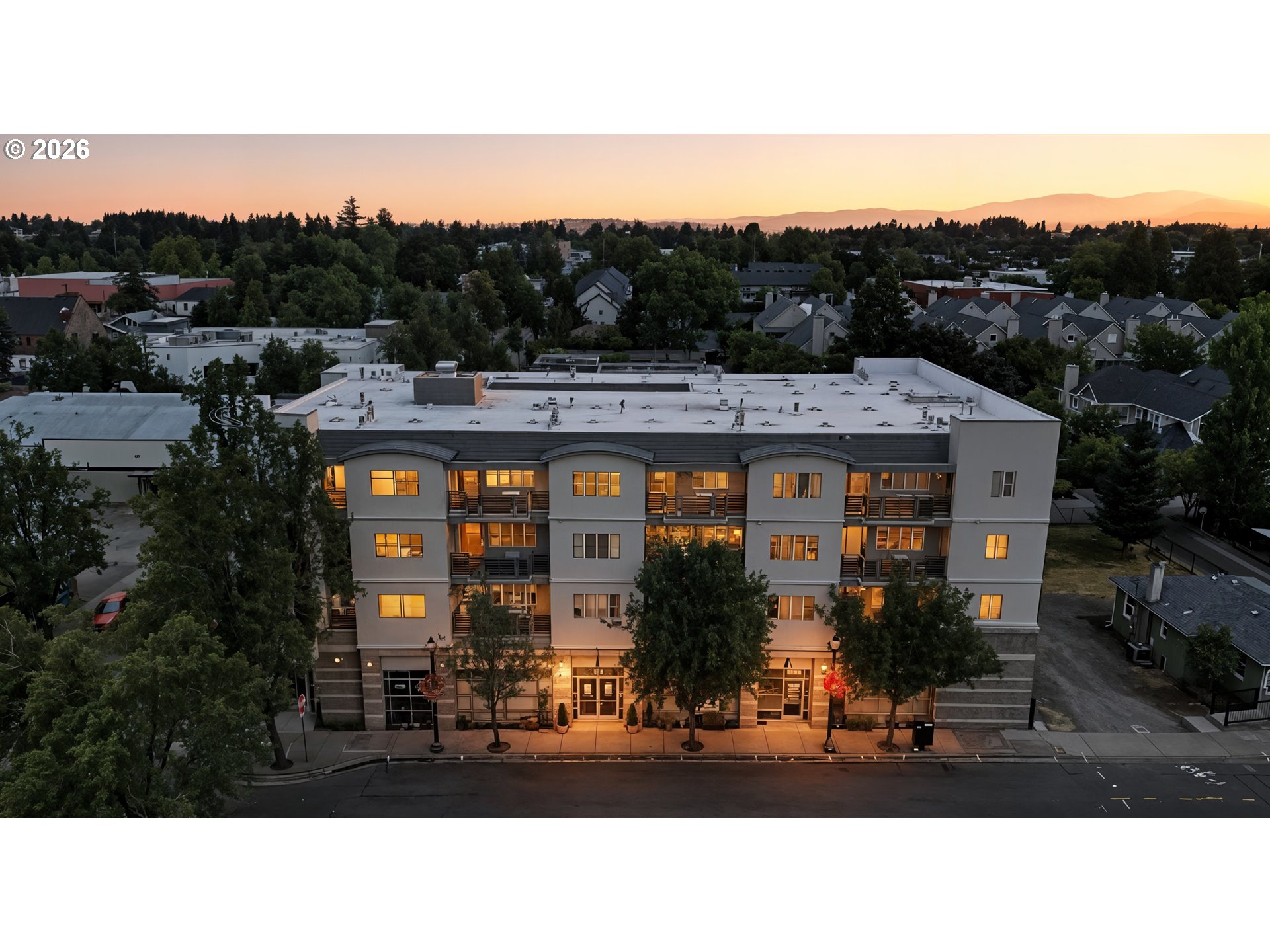318 NE ROBERTS AVE 204