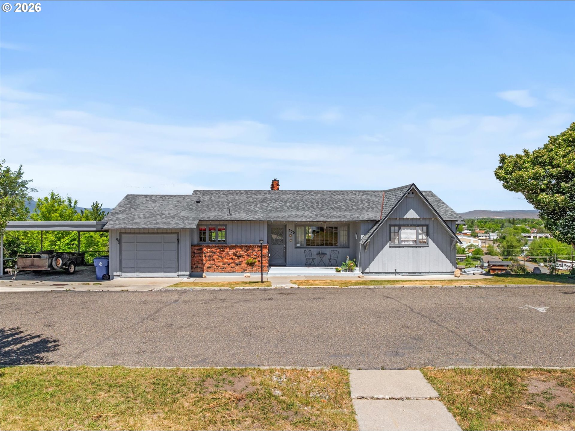 300 Hillcrest Dr Property Photo 4