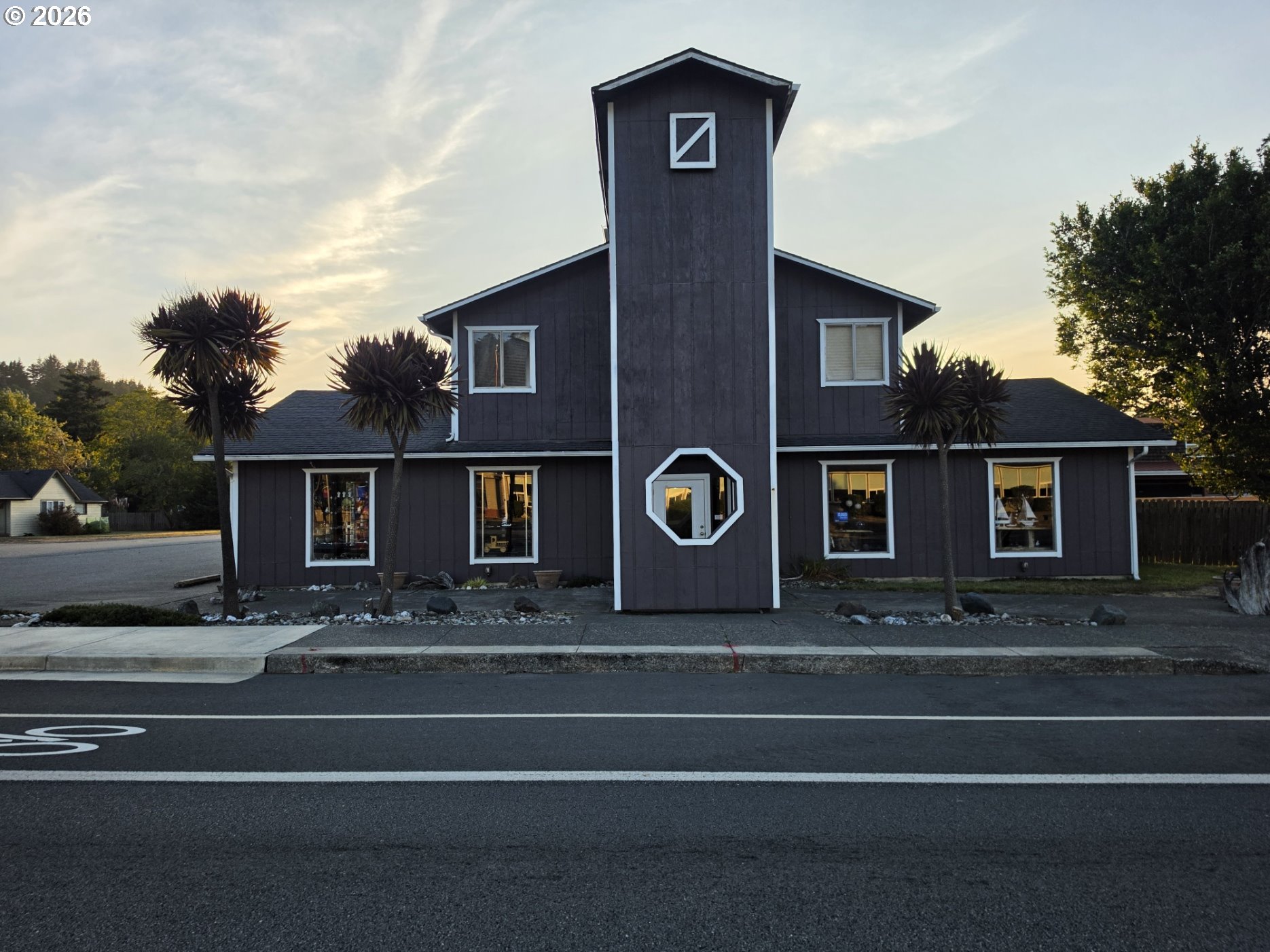 1205 Oregon St Property Photo 1