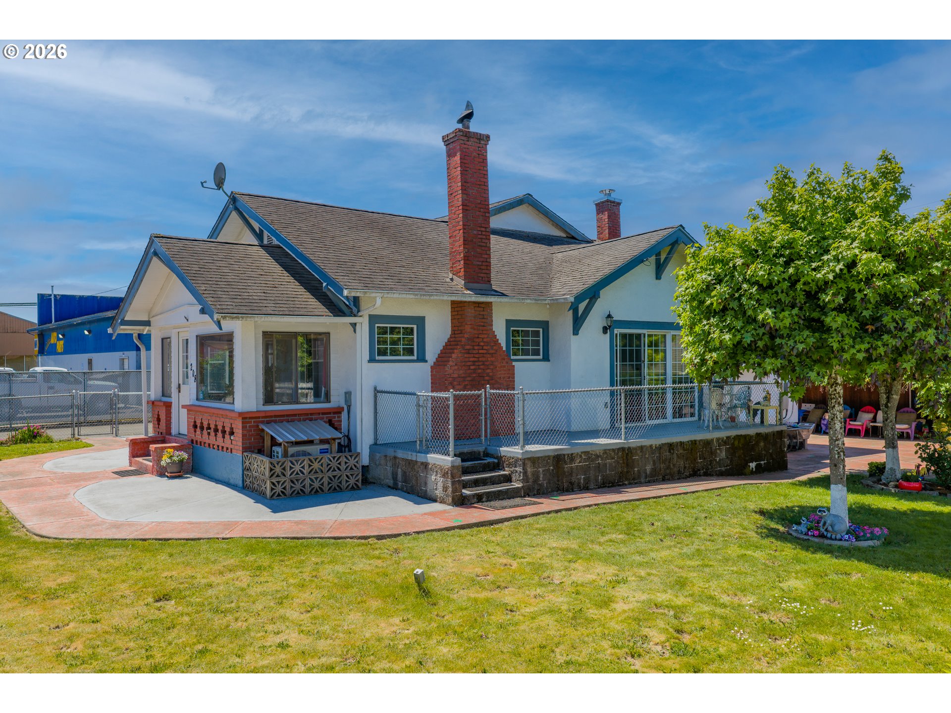 208 7th St Property Photo 2