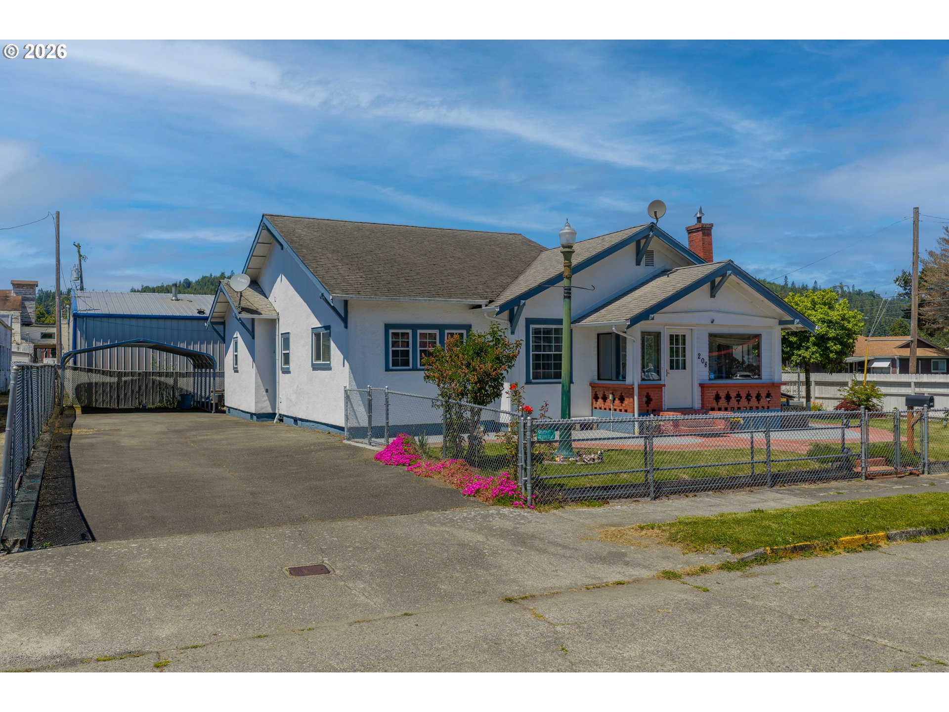 208 7th St Property Photo 3