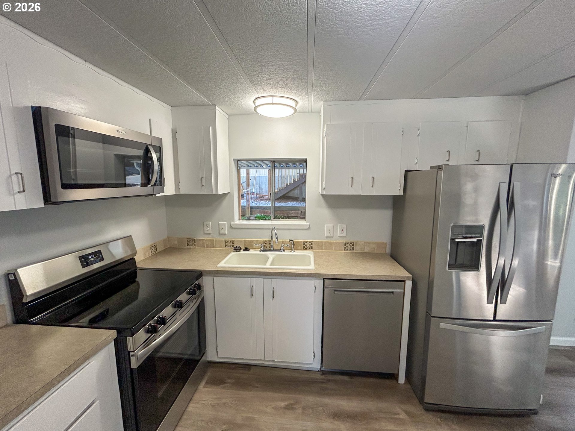 37600 Sunset St Property Photo 3