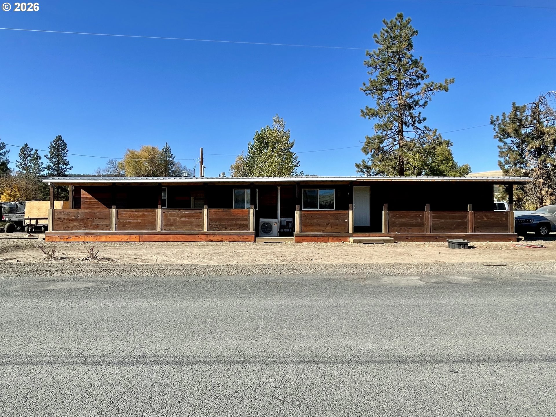 330 S 17th Ave Property Photo 1