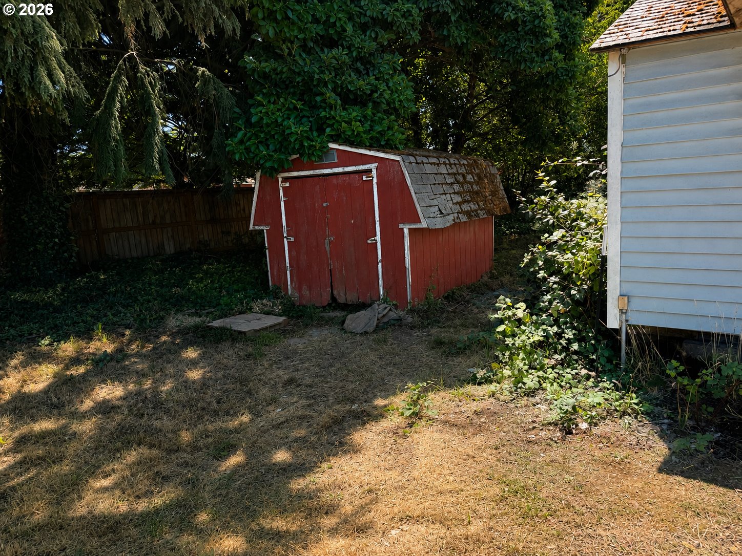 835 Anderson Ln Property Photo 4