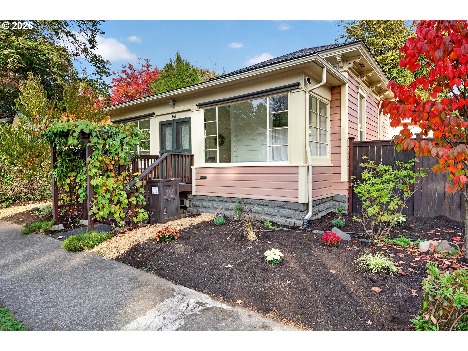 841 Jackson St Property Photo 3