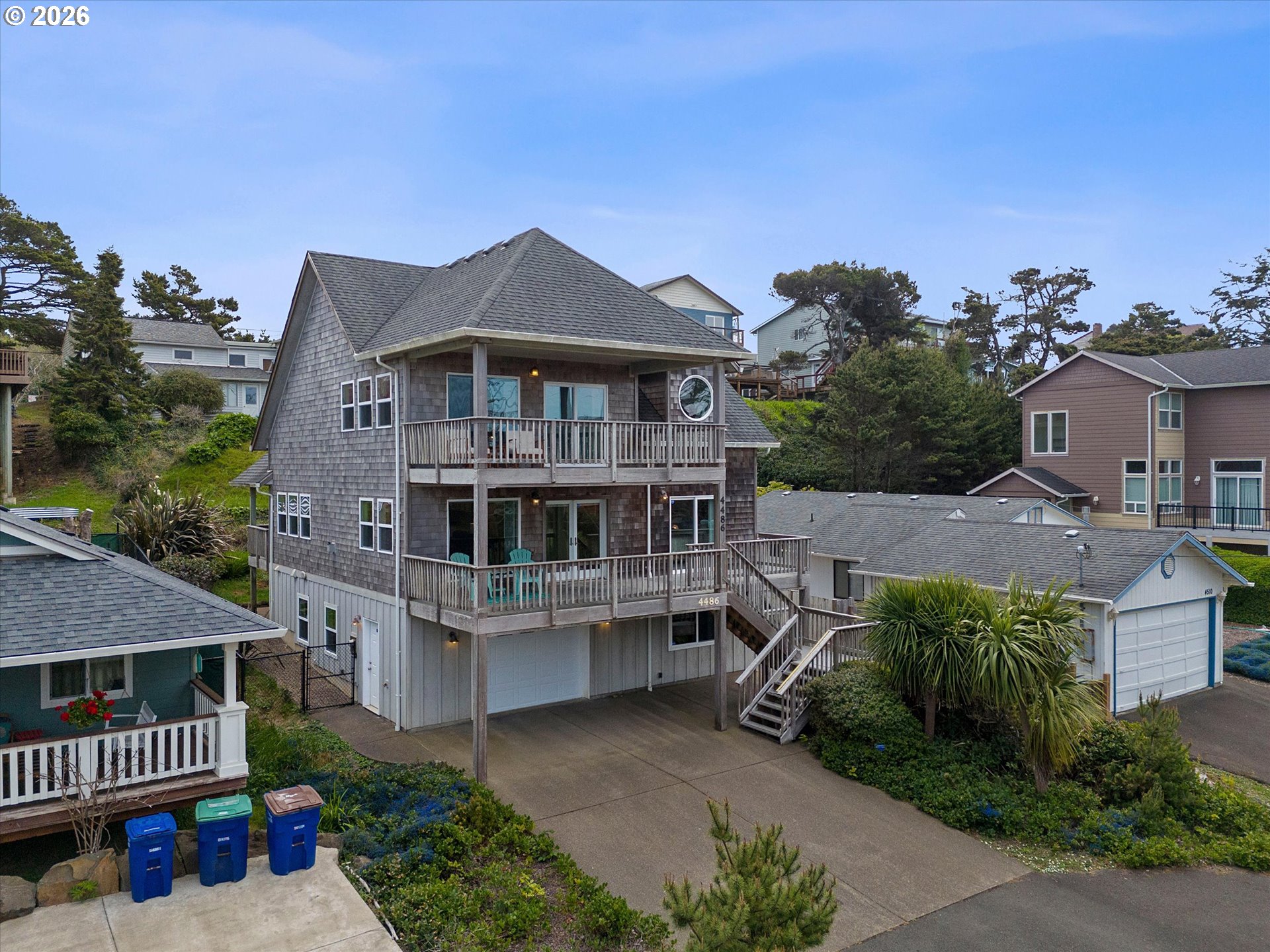 4486 Sw Beach Ave Property Photo 5