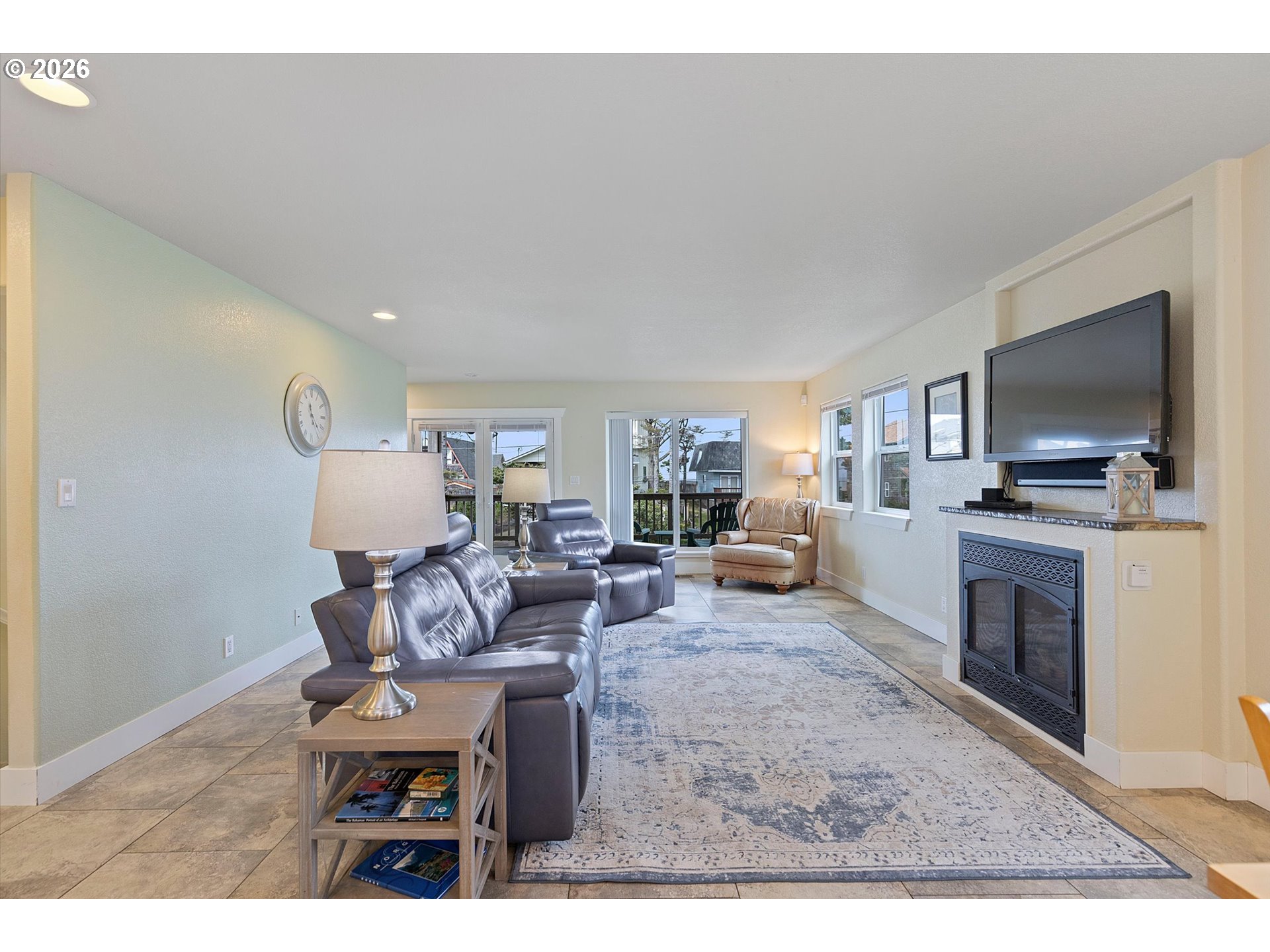 4486 Sw Beach Ave Property Photo 7