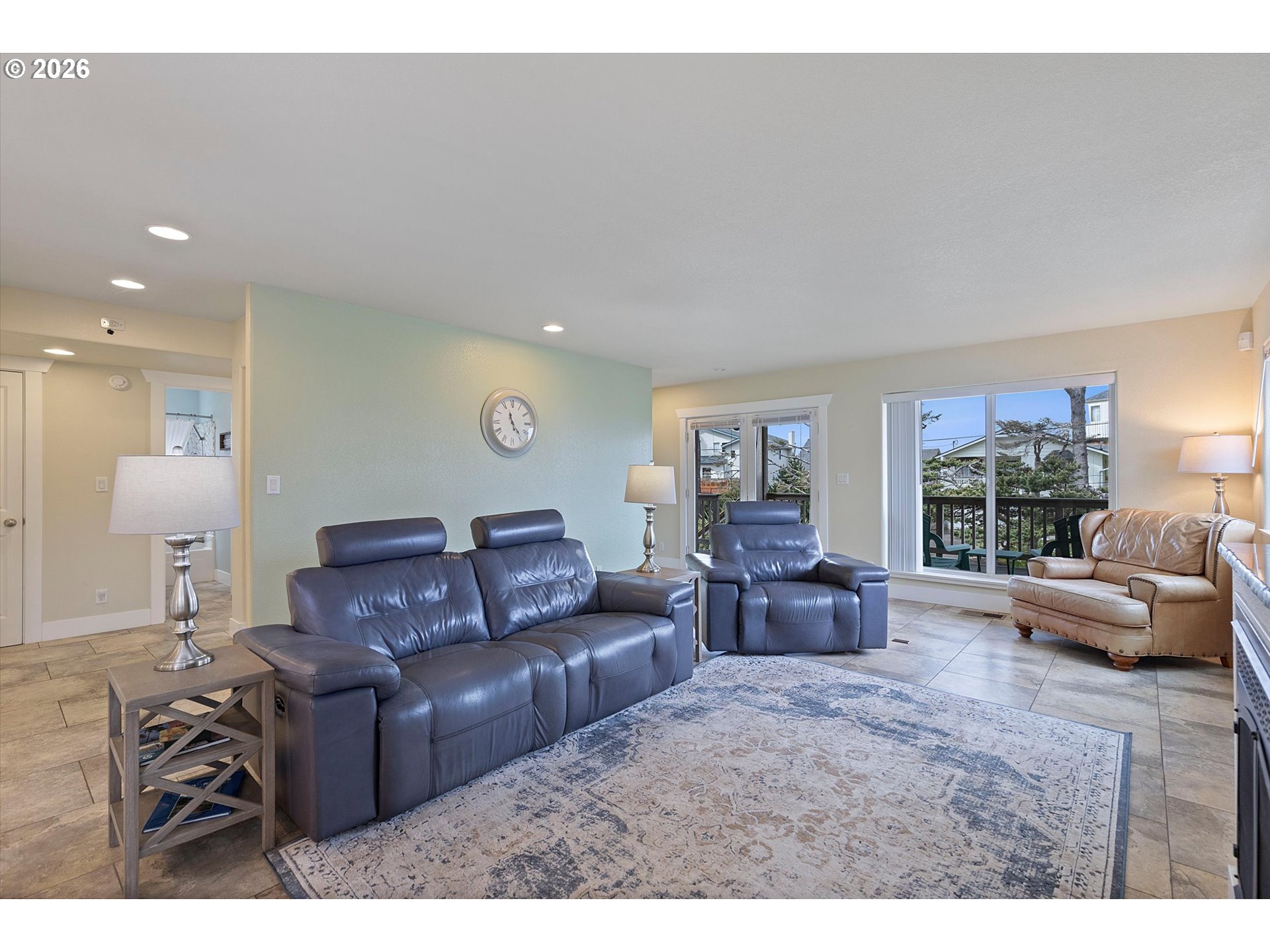 4486 Sw Beach Ave Property Photo 8