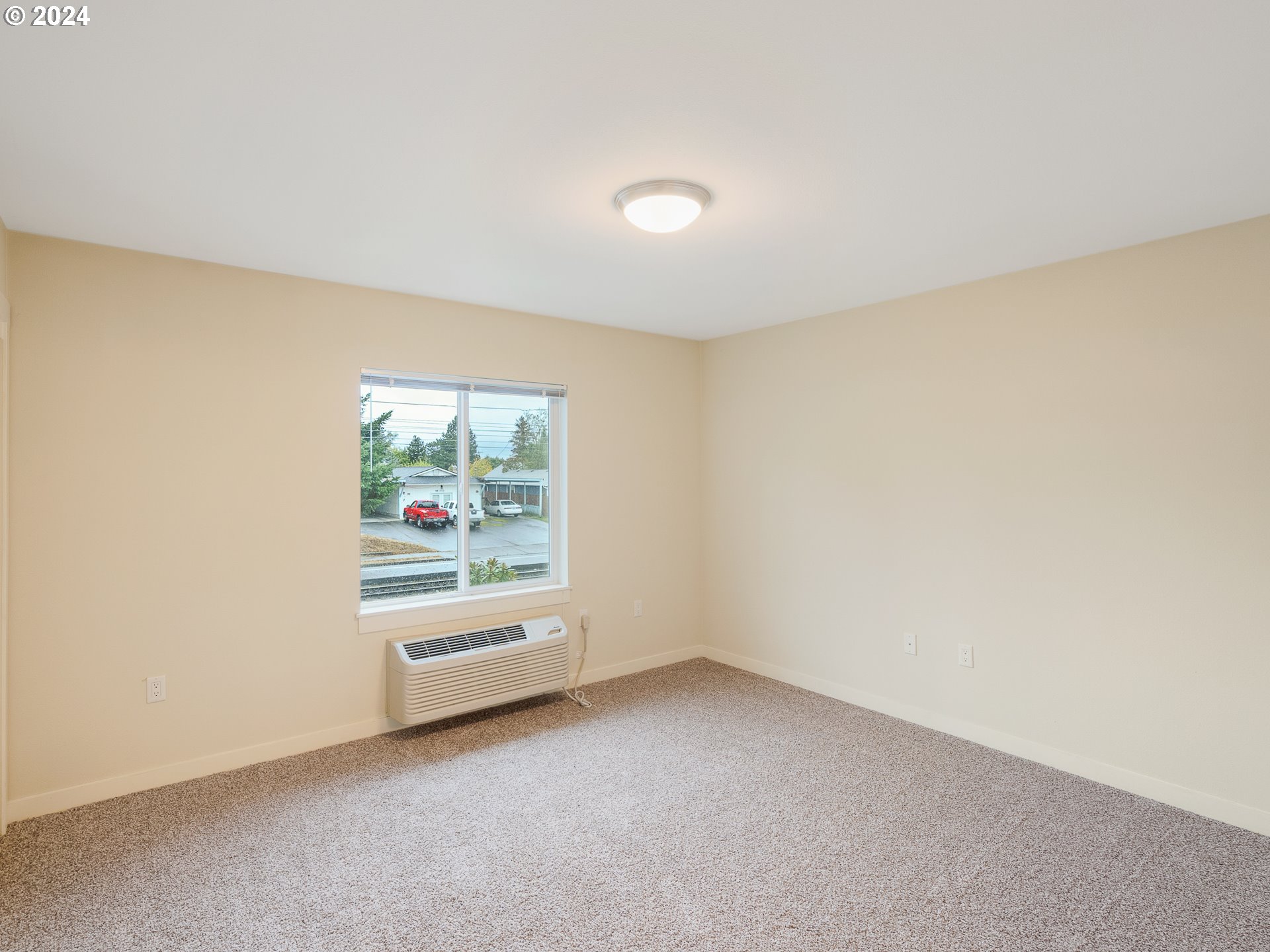 10827 E Burnside St Property Photo 14