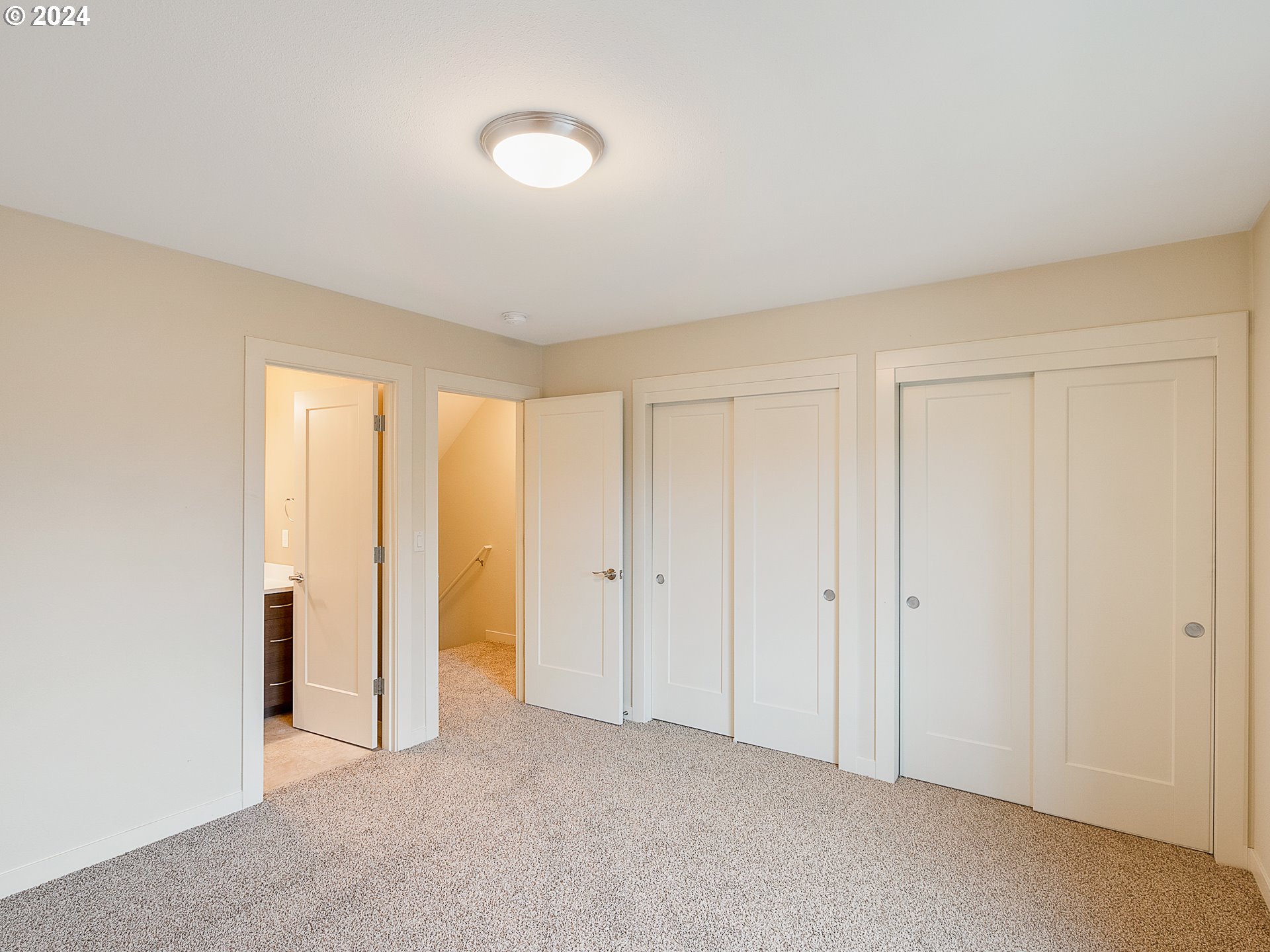 10827 E Burnside St Property Photo 15