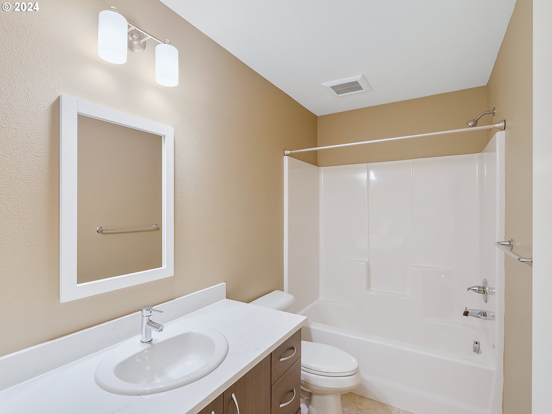 10827 E Burnside St Property Photo 18