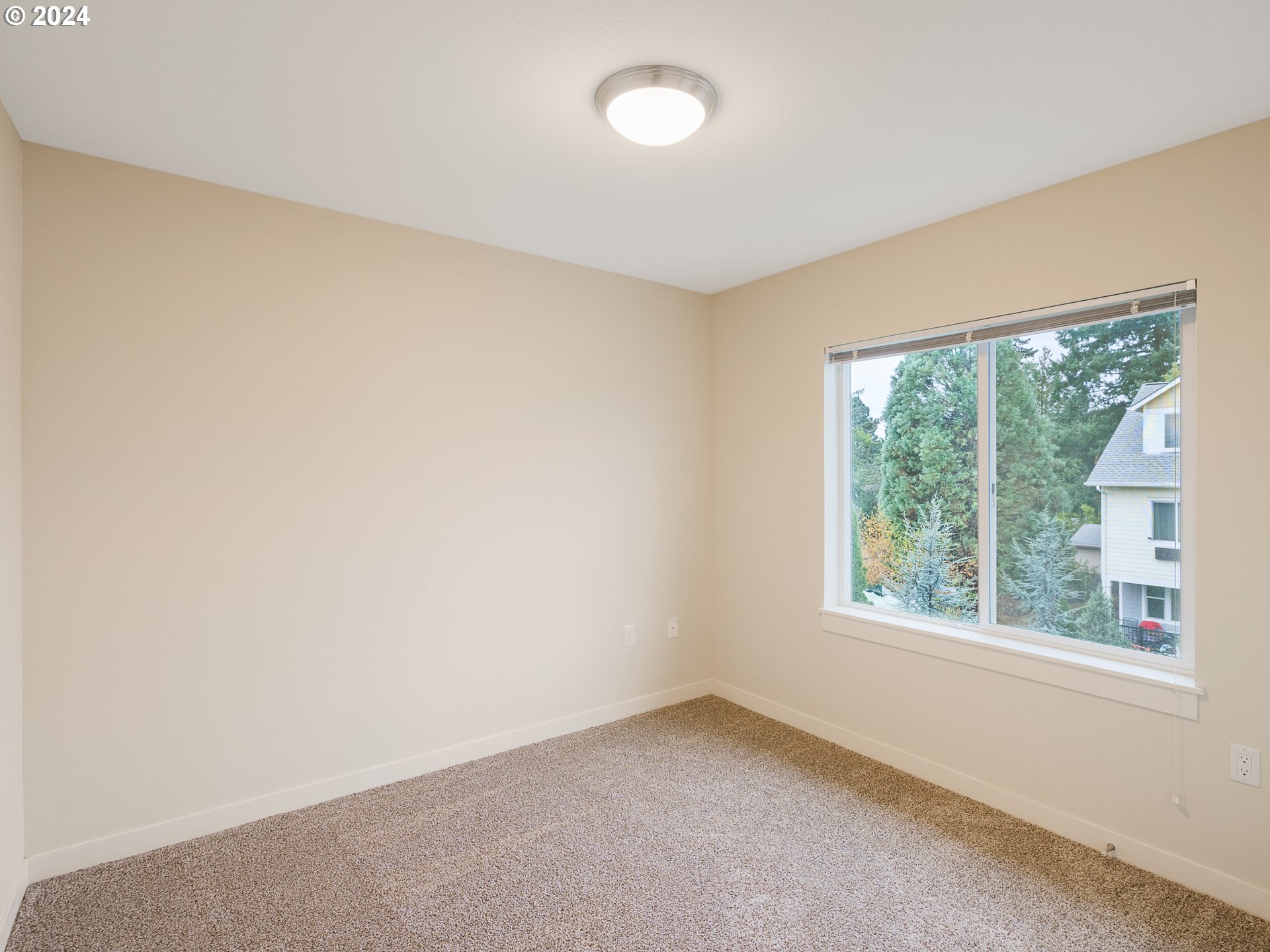 10827 E Burnside St Property Photo 19