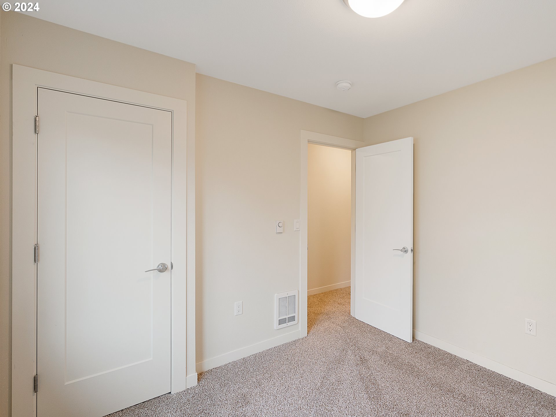 10827 E Burnside St Property Photo 20