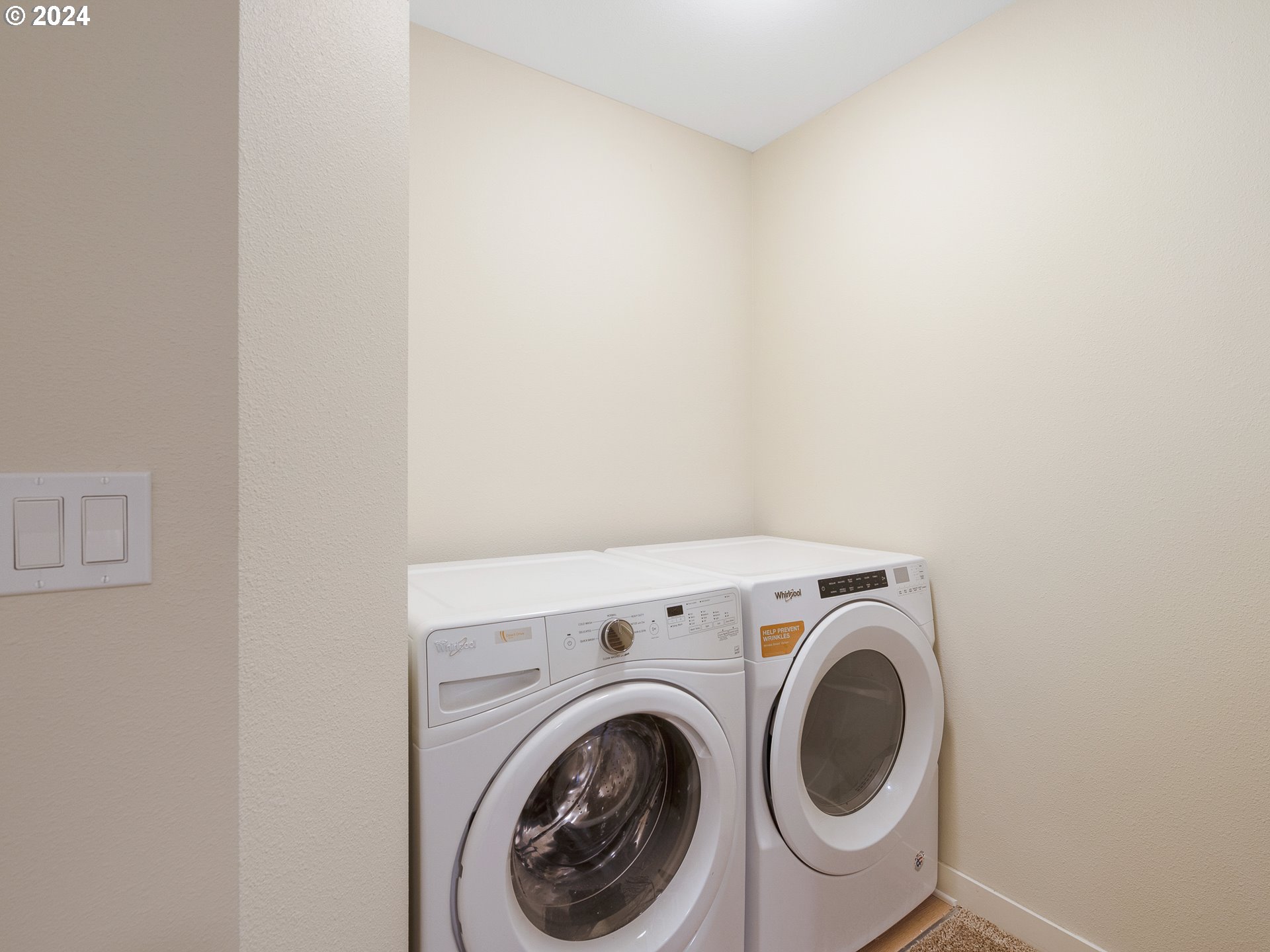 10827 E Burnside St Property Photo 21