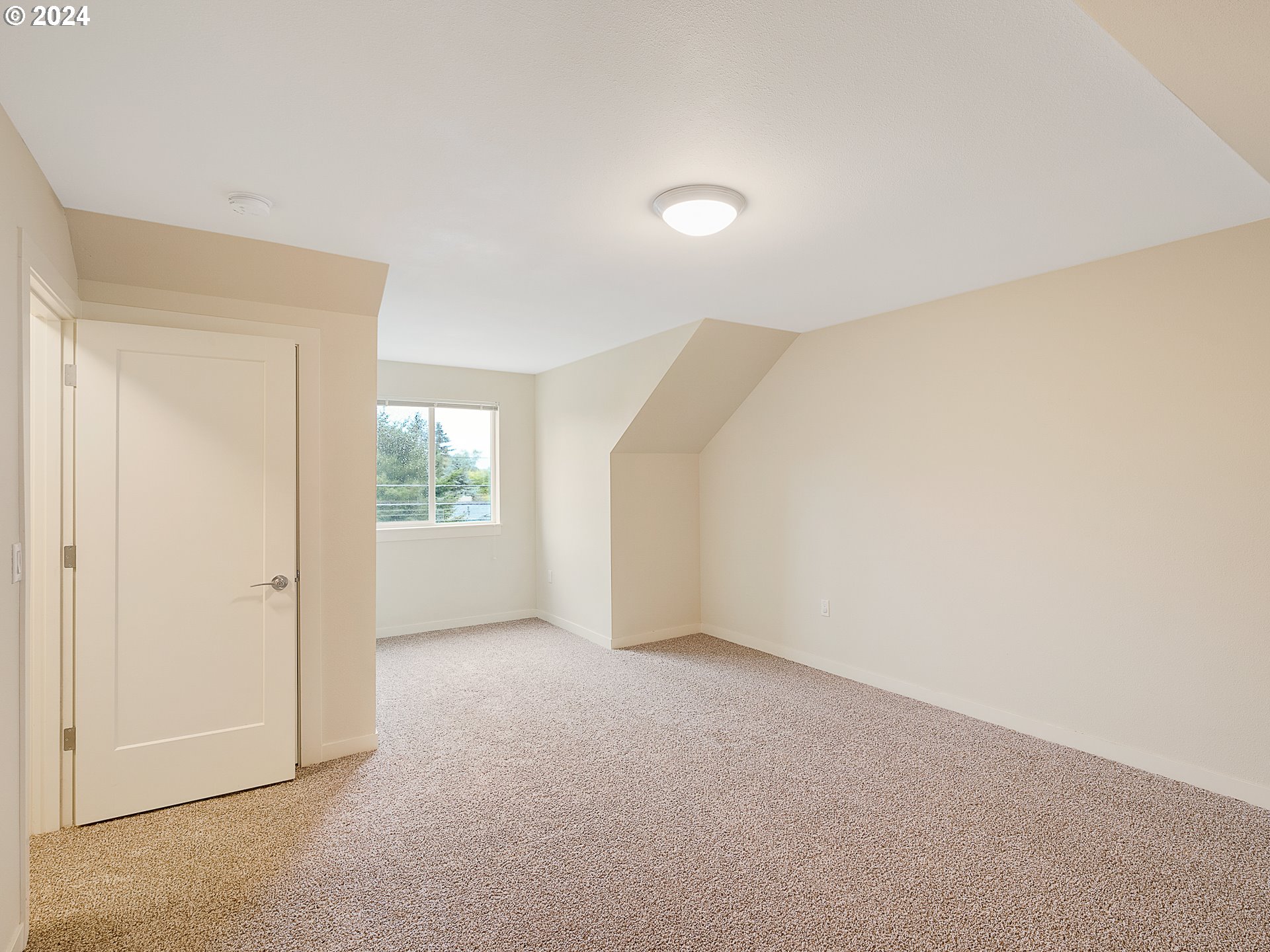 10827 E Burnside St Property Photo 22
