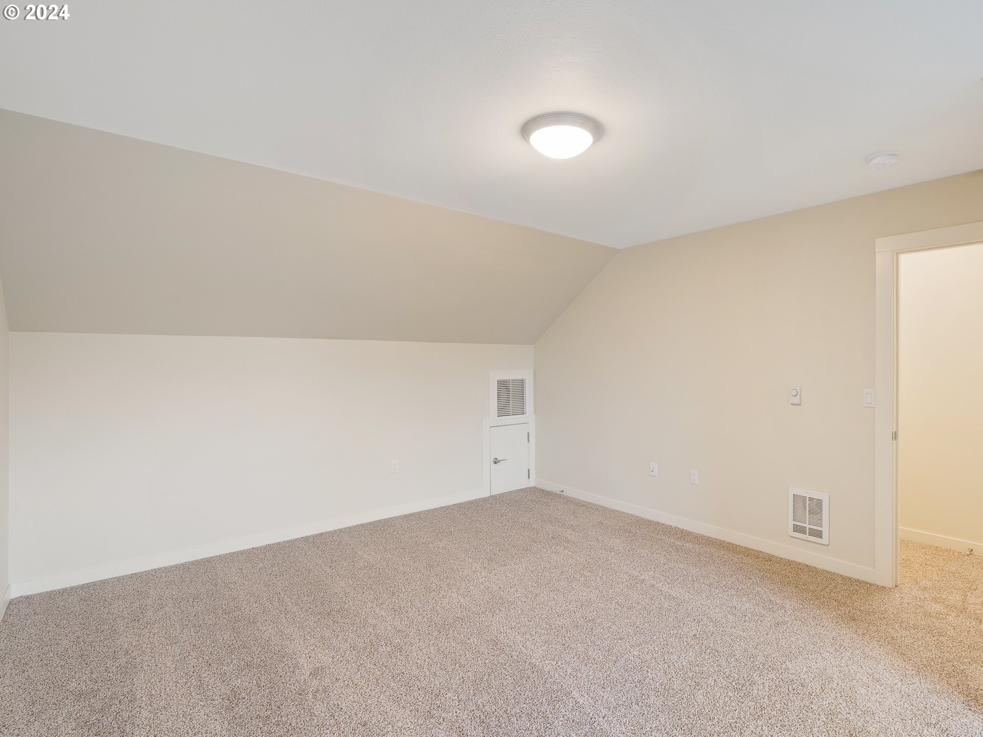 10827 E Burnside St Property Photo 24