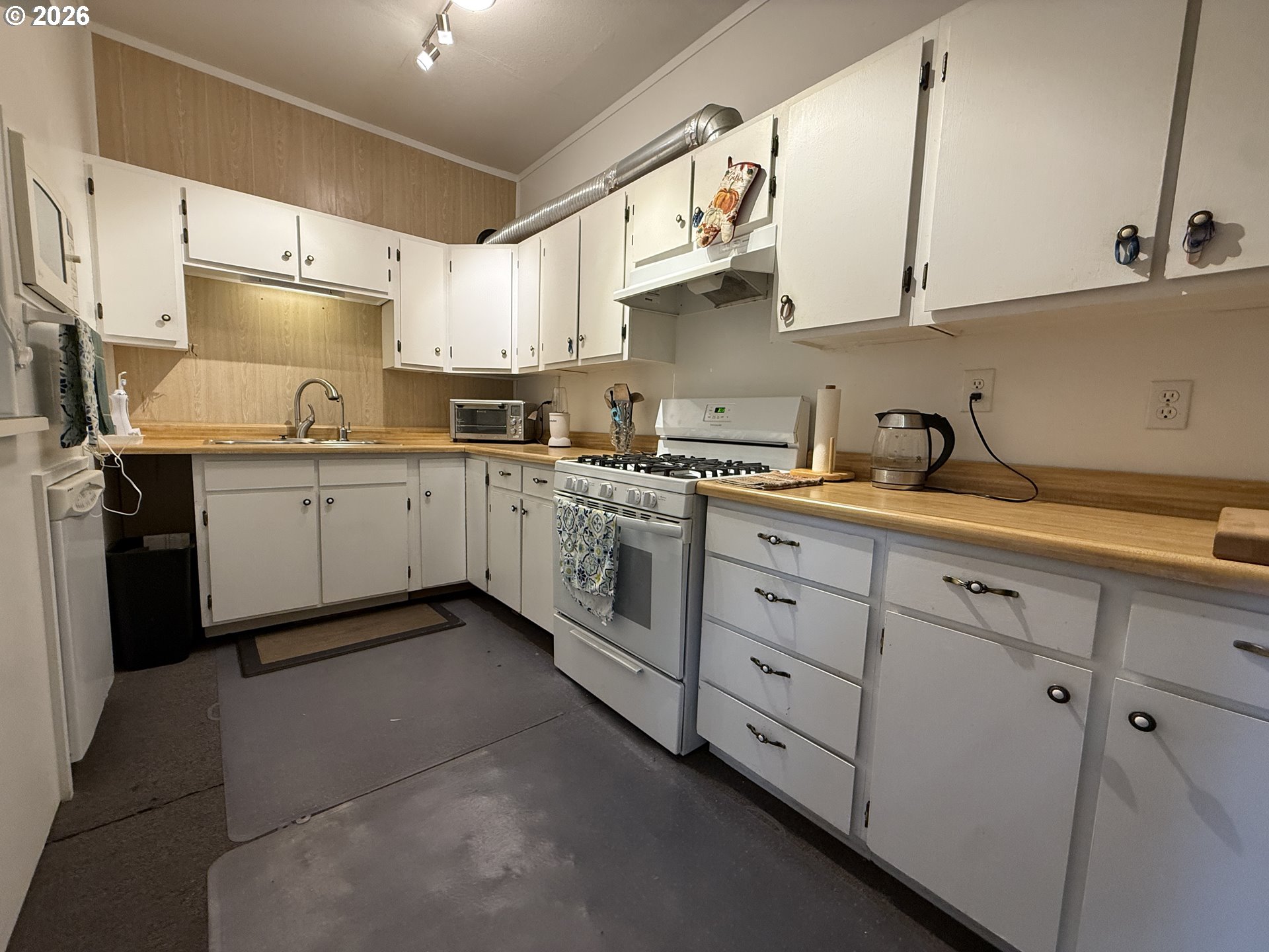 231 Wharf St Property Photo 16
