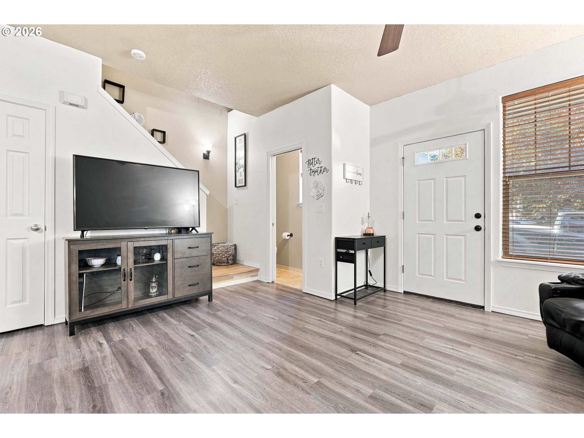 38528 Galway St Property Photo 3