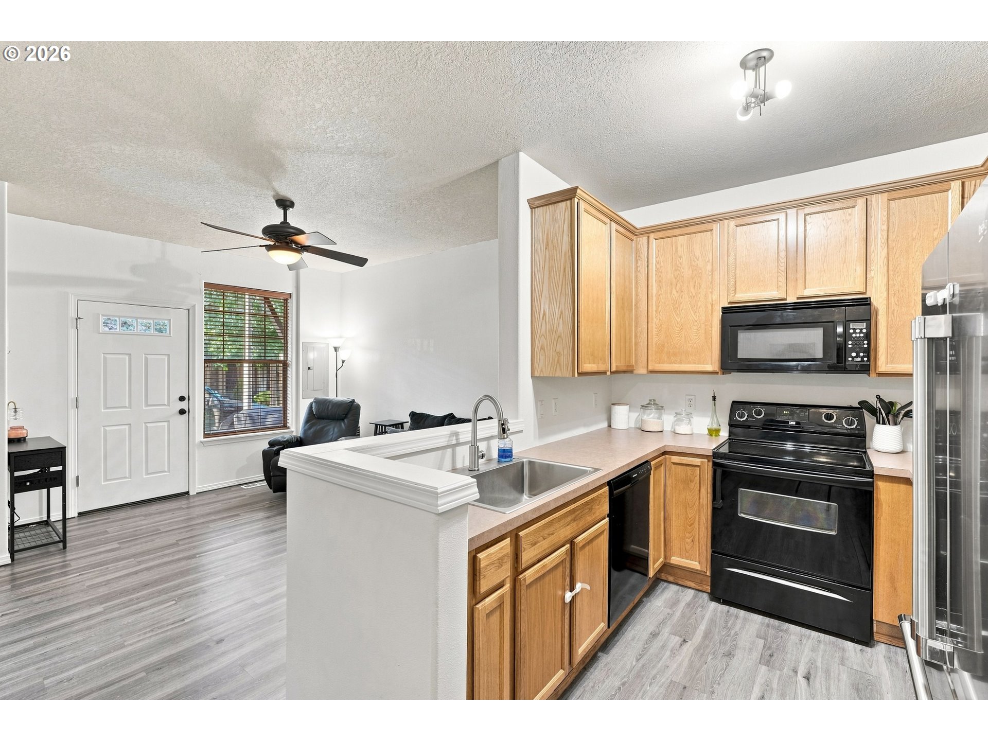 38528 Galway St Property Photo 5