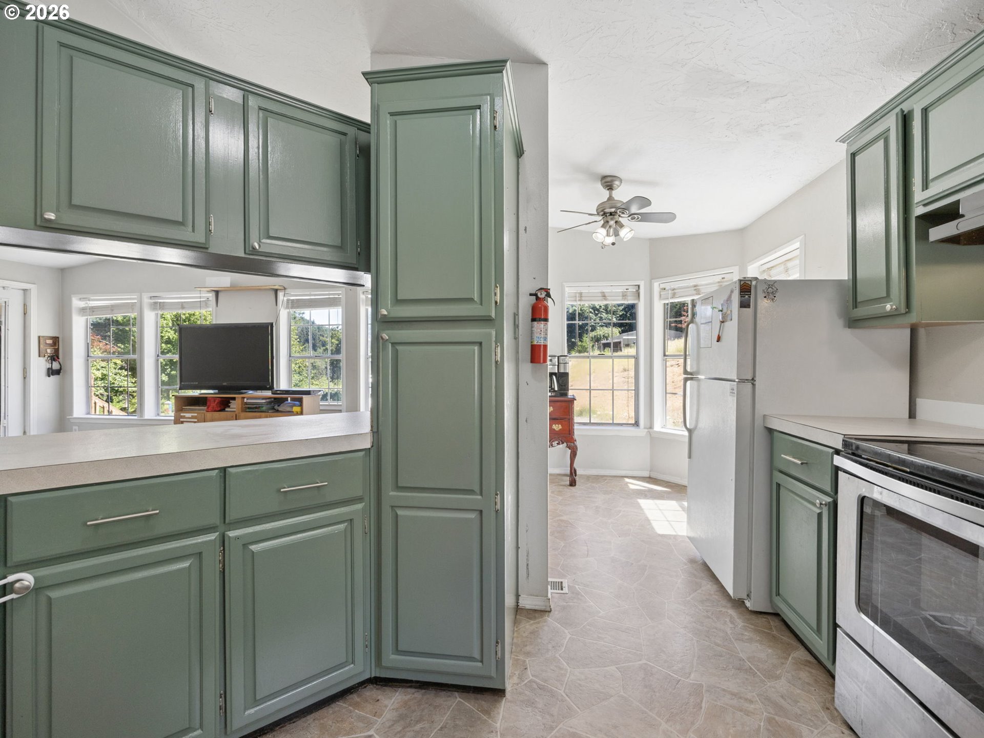 53295 E Marmot Rd Property Photo 14
