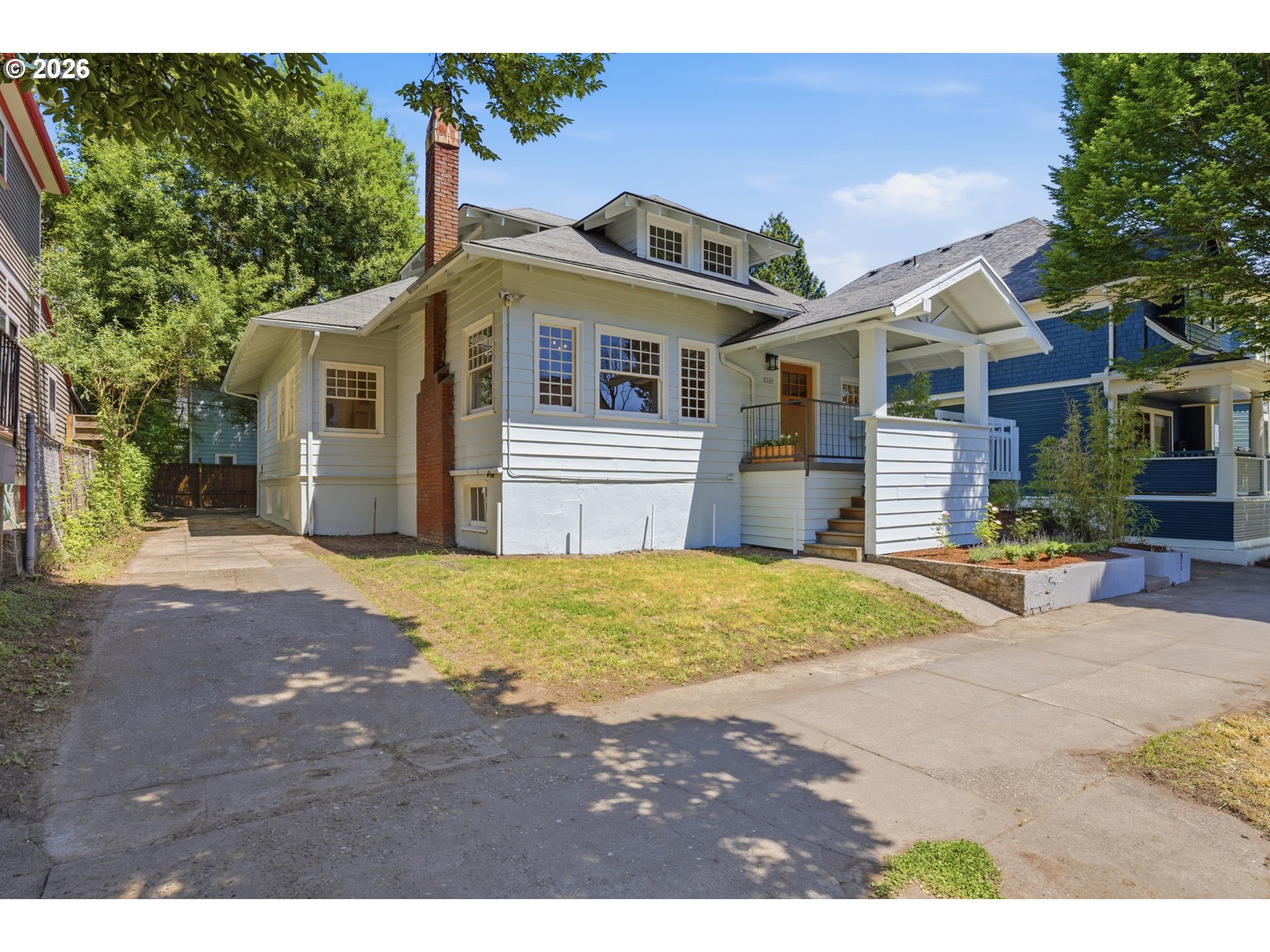2249 E Burnside St Property Photo 1