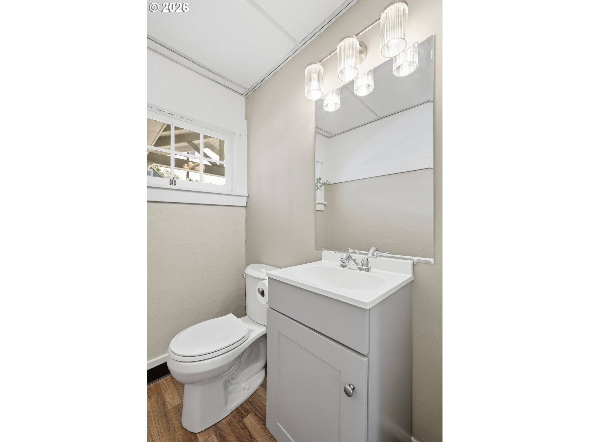 2249 E Burnside St Property Photo 8