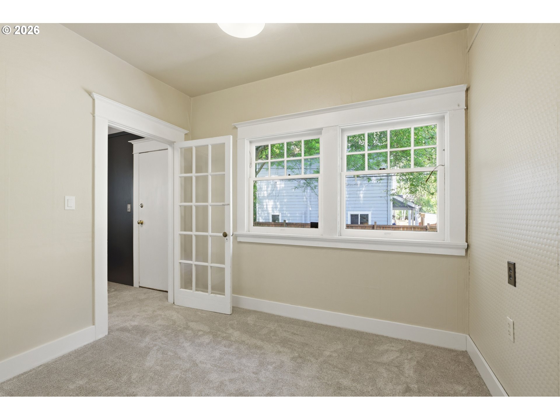 2249 E Burnside St Property Photo 11