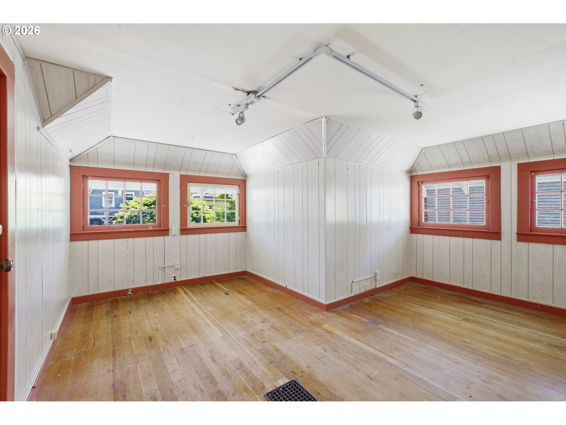 2249 E Burnside St Property Photo 13
