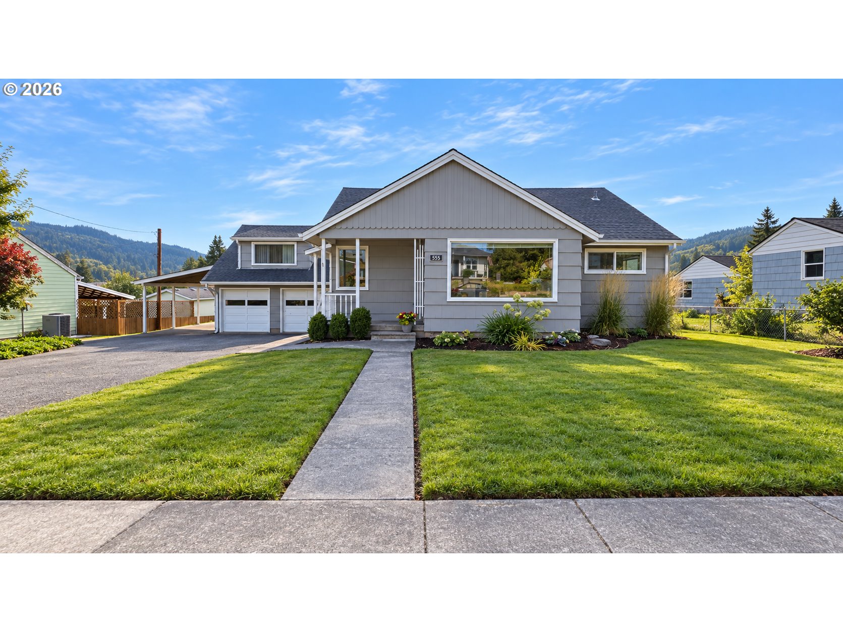 555 S NEHALEM ST Property Photo 1